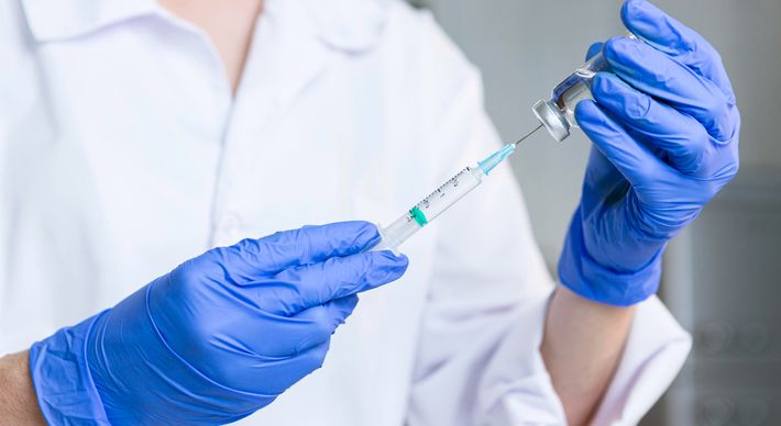 Uruguai anunciou que todos os vacinados com a Coronavac poderão receber uma terceira injeção do fármaco produzido pela Pfizer.; Israel e Hungria também darão reforço