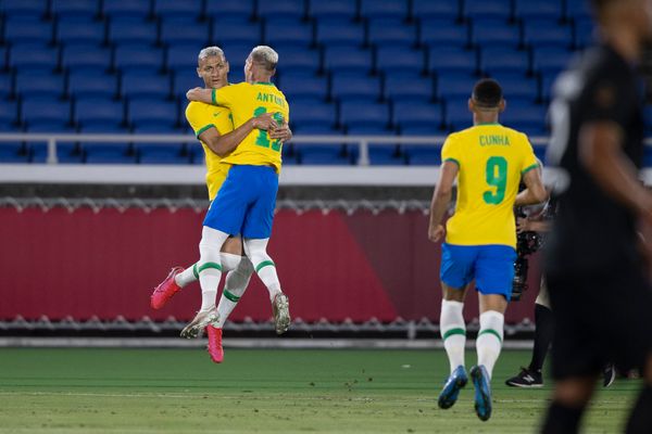 Em um dos gols, o  pombo "voou" junto de Antony na comemoração por Lucas Figueiredo/CBF