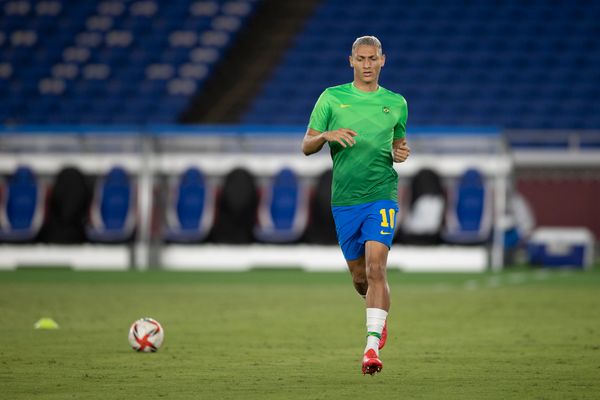 No aquecimento Richarlison já demonstrava estar focado em brilhar na estreia olímpica por Lucas Figueiredo/CBF