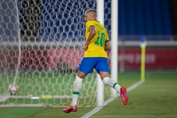 É 10 que fala, né. A mítica camisa amarelinha caiu bem demais no capixaba Richarlison por Lucas Figueiredo/CBF