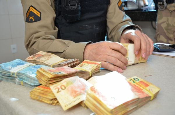 Operação contra tráfico e lavagem de dinheiro cumpre mandados no ES e MG