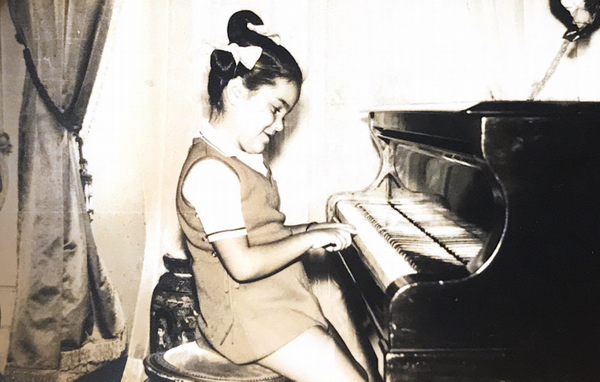Rubia Dias Lopes no Salão do Piano no Palácio Anchieta