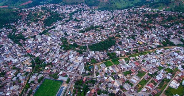 Segundo PM, militares constataram que o motociclista invadiu a contramão em uma curva e colidiu frontalmente com o automóvel