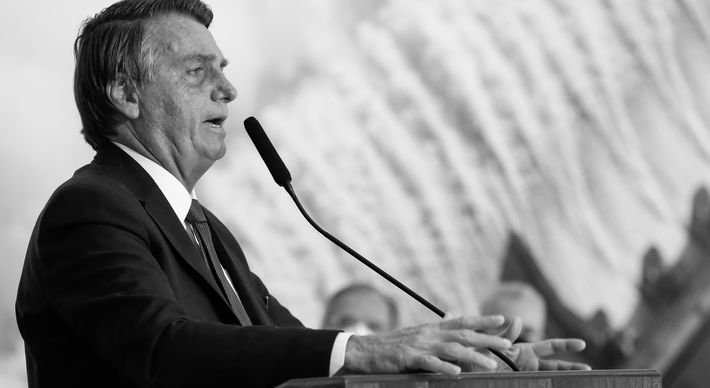 Indicação de Ciro Nogueira para o comando da Casa Civil mostra o avanço do Centrão no governo, sob pressão; enquanto o presidente insiste nas ameaças às eleições
