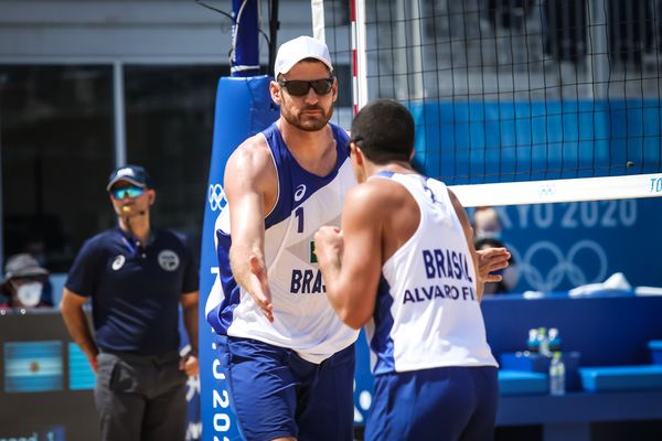 Alison e Álvaro venceram a dupla Argentina na estreia do vôlei de praia