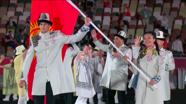 Atletas do Quirguistão ignoraram o uso de máscaras na Cerimônia de Abertura das Olimpíadas