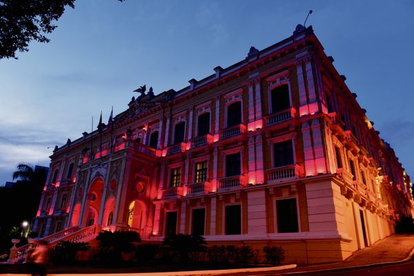 Data: 01/10/2018 - ES - Vitória - Palácio Anchieta iluminado para a campanha Outubro Rosa - Campanha de prevenção e do diagnóstico precoce do câncer de mama - Editoria: Cidades - Foto: Ricardo Medeiros - GZ