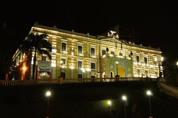 Data: 28/03/2009 - ES - Vitória - O Palácio Anchieta iluminado. - Editoria: Cidades - Foto: Carlos Alberto Silva - GZ.