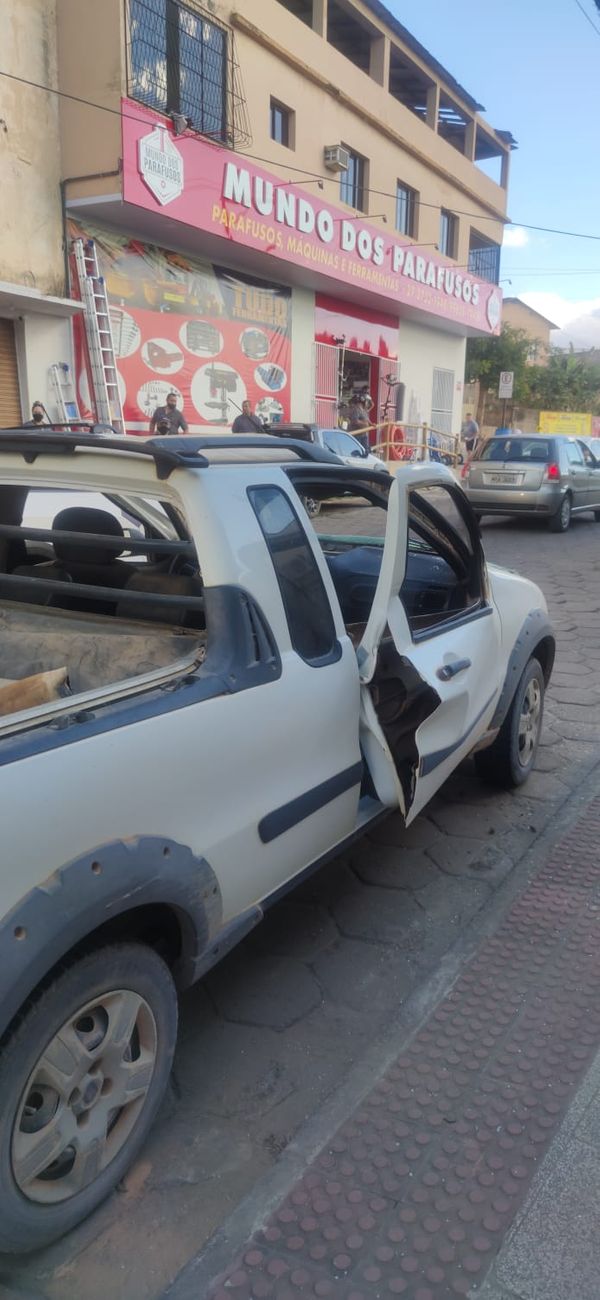 O carro ficou com defeito na porta  por Leitor/ A Gazeta 