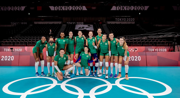 Atletas da seleção brasileira do vôlei feminino