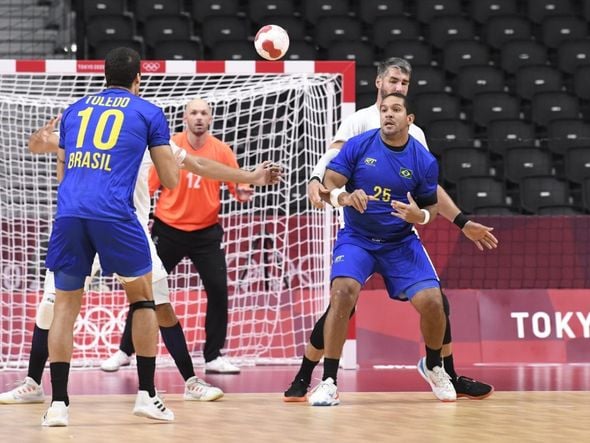 Brasil e França pela segunda rodada do handebol masculino nas Olimpíadas por Vitor Jubini