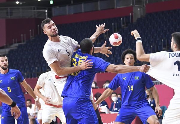 Brasil e França pela segunda rodada do handebol masculino nas Olimpíadas por Vitor Jubini