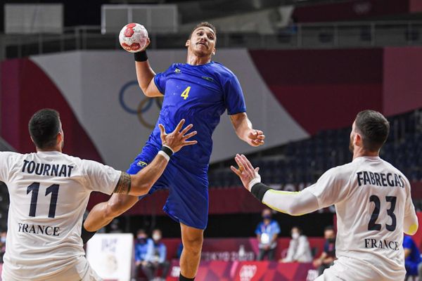 Brasil e França pela segunda rodada do handebol masculino nas Olimpíadas por Vitor Jubini