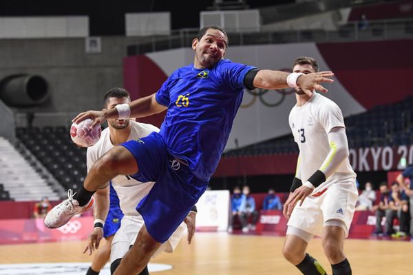 Brasil e França pela segunda rodada do handebol masculino nas Olimpíadas por Vitor Jubini
