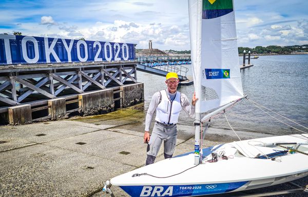 Robert Scheidt estreou em 11º nas regatas das Olimpíadas de Tóquio