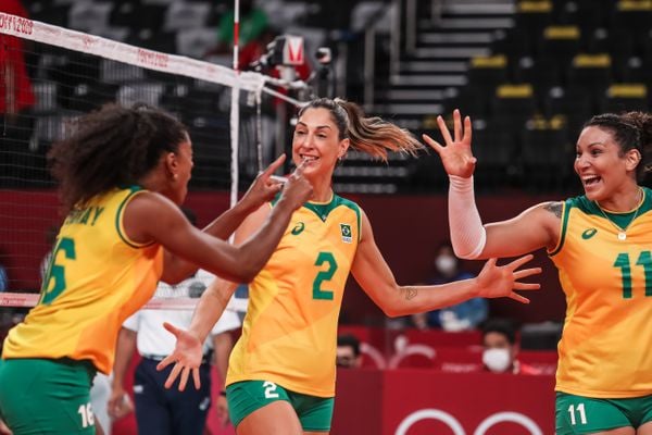 Seleção feminina de vôlei estreia com vitória em Tóquio