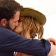 Imagem - Ben Affleck empurra fã que tenta tirar selfie com Jennifer Lopez