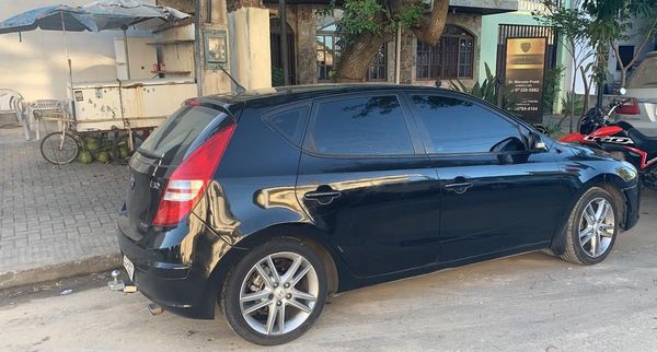 Carro usado pela dupla tinha notificação de envolvimento no sequestro feito em Santa Catarina, na última quinta-feira (22)