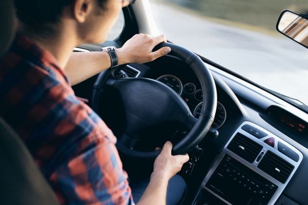 Forma do motorista dirigir pode influenciar na durabilidade do carro