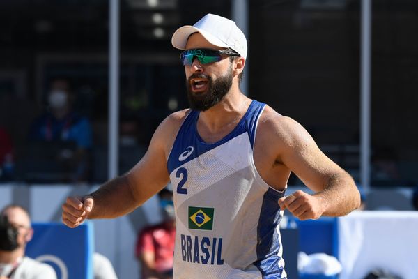 A dupla de vôlei de praia brasileira, Bruno Schmdt e Evandro vencem os marroquinos Abicha e Elgraoui em Shiozake Park, Tóquio por Vitor Jubini