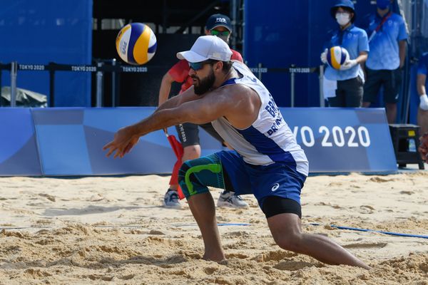 A dupla de vôlei de praia brasileira, Bruno Schmdt e Evandro vencem os marroquinos Abicha e Elgraoui em Shiozake Park, Tóquio por Vitor Jubini
