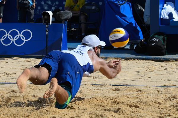 A dupla de vôlei de praia brasileira, Bruno Schmdt e Evandro vencem os marroquinos Abicha e Elgraoui em Shiozake Park, Tóquio por Vitor Jubini