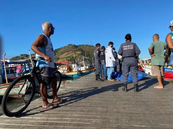 Mecânico naval morre em píer de Vitória