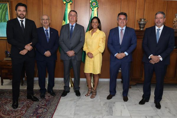 Na foto, ministros de Bolsonaro, o senador Ciro Nogueira, que assume a Casa Civil e o presidente da Câmara dos Deputados, Arthur Lira (PP)