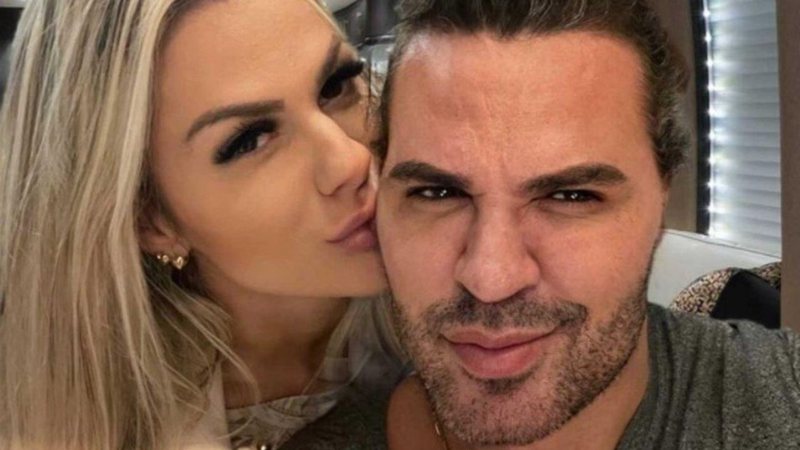 Mariana Polastreli apareceu agarradinha com o cantor sertanejo, que confirmou o romance. Coluna Pedro Permuy, de A Gazeta, antecipou com exclusividade que os dois estavam se conhecendo melhor no mês passado