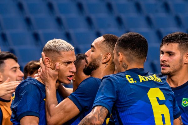 Brasil e Arábia Saudita no estádio de Saitama, pela terceira rodada da fase de grupos das Olimpíadas por Vitor Jubini
