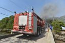 Lancha pega fogo na Ilha da Fumaça, em Vitória(Rodrigo Gavini)
