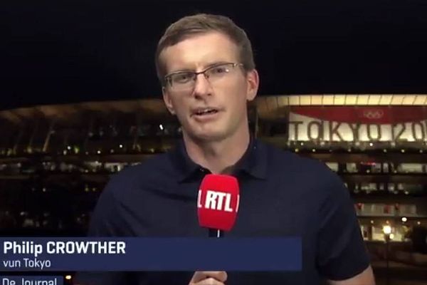Philip Crowther, jornalista luxemburguês, viraliza na web com cobertura em Tóquio em 6 idiomas