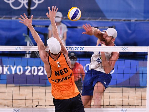 Alison e Álvaro comemoram vitória sobre dupla holandesa no vôlei de praia por Vitor Jubini