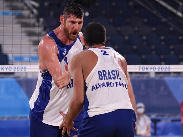 Alison e Álvaro vencem no vôlei de praia e avançam para próxima fase em Tóquio por Vitor Jubini