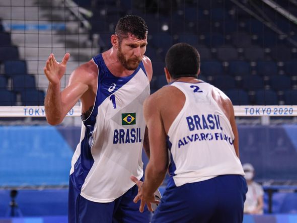 Alison e Álvaro vencem no vôlei de praia e avançam para próxima fase em Tóquio por Vitor Jubini