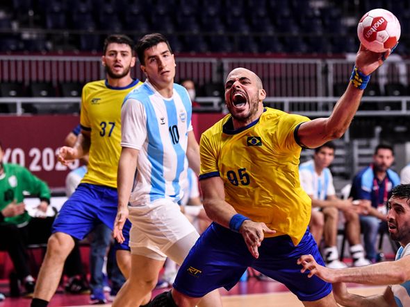 Brasil vence a primeira no handebol masculino em Tóquio por Vitor Jubini