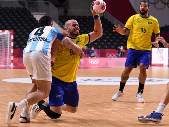 Brasil vence a primeira no handebol masculino em Tóquio por Vitor Jubini