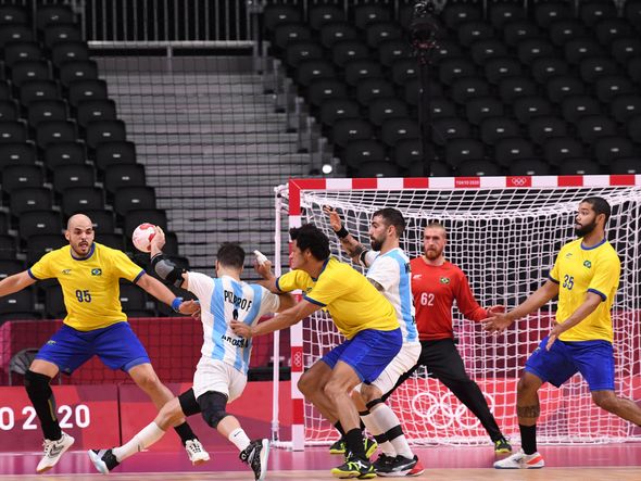 O Brasil venceu a Argentina no handebol masculino por Vitor Jubini