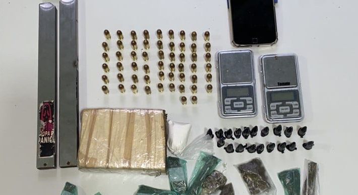 A arma aparece em imagens sendo disparada por um suspeito, que foi alvo de busca pelos policiais, no bairro São Gabriel. Veja as imagens