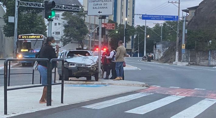 De acordo com informações da Guarda Municipal de Vitória, o motociclista teve ferimentos e foi encaminhado por equipes do Samu para um hospital da região