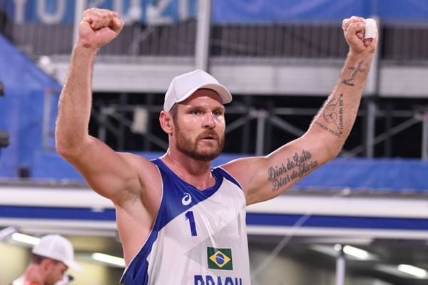 Alison Cerutti comemora vitória sobre holandeses nos Jogos de Tóquio por Vitor Jubini