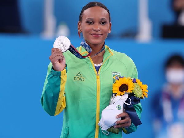 Rebeca Andrade conquista prata inédita para o Brasil na ginástica