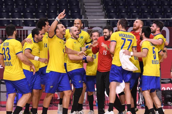Seleção brasileira de handebol comemora primeira vitória nas Olimpíadas de Tóquio por Vitor Jubini