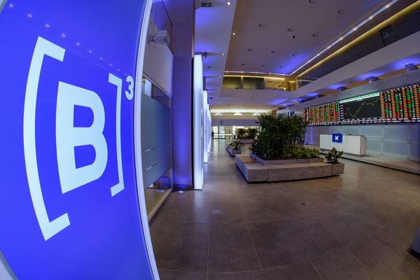B3, Bolsa de Valores de São Paulo, tem recebido cada vez mais investidores pessoa-física