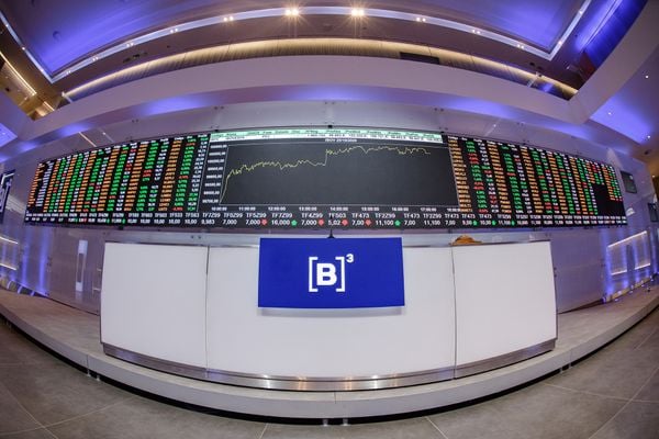B3, Bolsa de Valores de São Paulo, tem recebido cada vez mais investidores pessoa-física