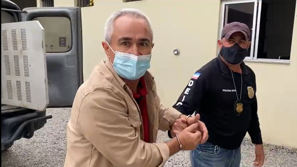 Vereador suspeito de mandar matar ativista chega em Linhares