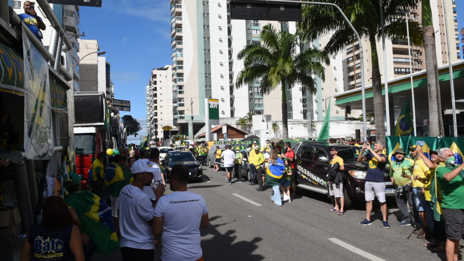 Concentração de manifestantes em Vila Velha: protesto por voto impresso