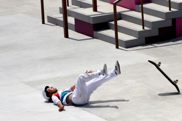 Momiji Nishiya medalhista de ouro após uma queda na final do skate street por Vitor Jubini