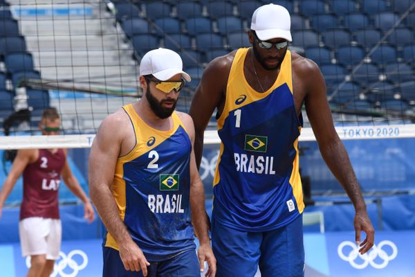 A dupla de vôlei de praia Bruno Schmidt perde para dupla letã e é eliminada das olimpíadas de Tóquio nas oitavas de final do torneiro por Vitor Jubini