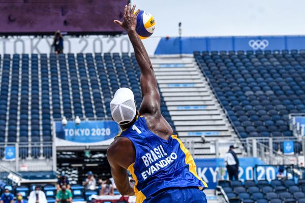 A dupla de vôlei de praia Bruno Schmidt perde para dupla letã e é eliminada das olimpíadas de Tóquio nas oitavas de final do torneiro por Vitor Jubini